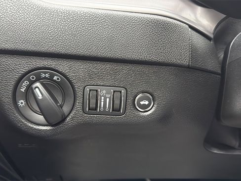 Used 2023 Dodge Charger SXT image 28