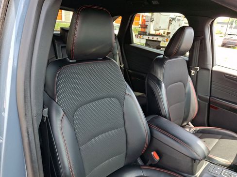 Used 2025 Ford Escape ST-Line FWD image 13
