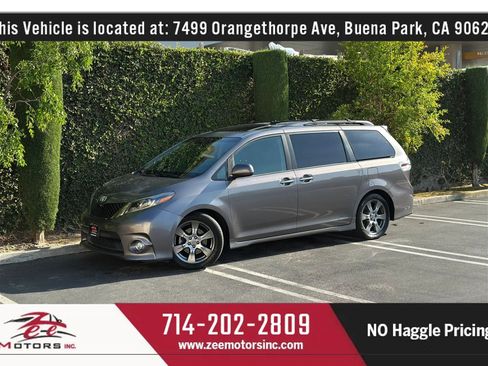 Used 2017 Toyota Sienna SE Premium w/ Cargo Management Package FWD image 14