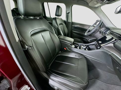 Used 2023 Jeep Grand Cherokee Limited AWD/4WD image 31