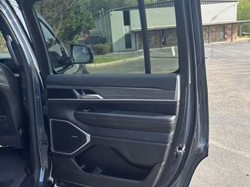 Used 2023 Jeep Wagoneer Series II w/ Flexible Seating Group image 40