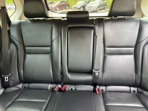 Used 2023 Nissan Rogue SL image 40