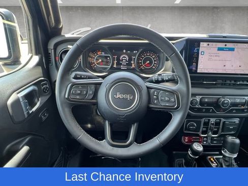 Used 2025 Jeep Wrangler Unlimited Rubicon AWD/4WD image 21