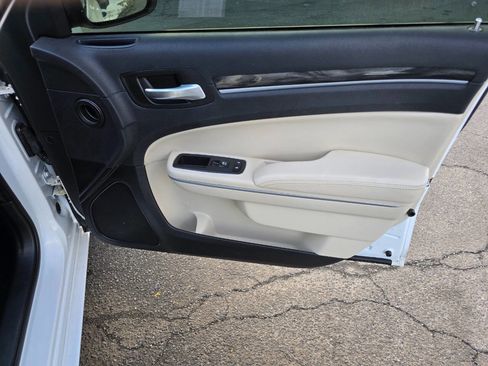 Used 2019 Chrysler 300 Touring w/ Sport Appearance Package image 29