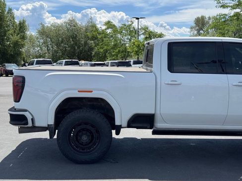 Used 2024 GMC Sierra 2500 AT4 w/ AT4 Premium Plus Package AWD/4WD image 9