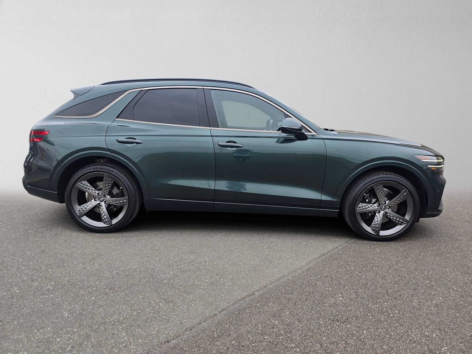 Used 2023 Genesis GV70 2.5T w/ Sport Prestige Package AWD/4WD image 2