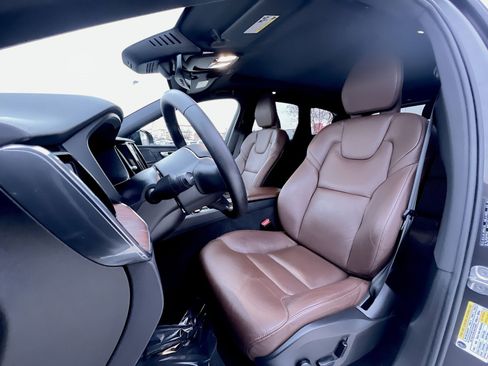 Used 2023 Volvo XC60 B5 Plus w/ Climate Package image 13