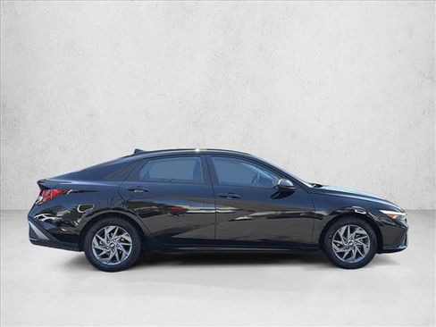 Used 2024 Hyundai Elantra SEL FWD image 4
