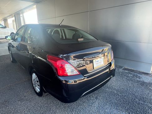 Used 2018 Nissan Versa S FWD image 6