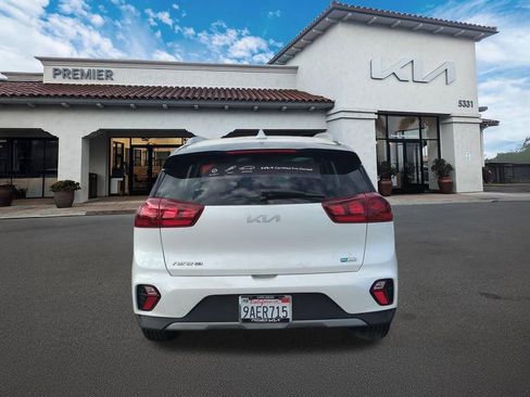 Certified 2022 Kia Niro LX image 7
