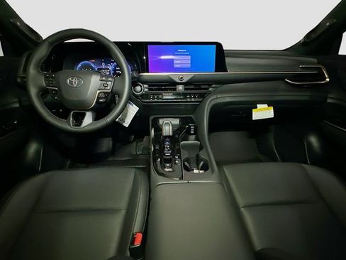 New 2025 Toyota Crown Signia image 6