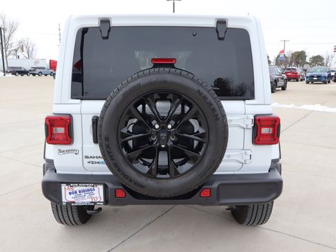Used 2025 Jeep Wrangler Sahara w/ Safety Group image 7