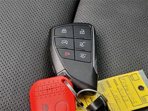 Used 2023 GMC Yukon XL SLT w/ SLT Premium Package image 25