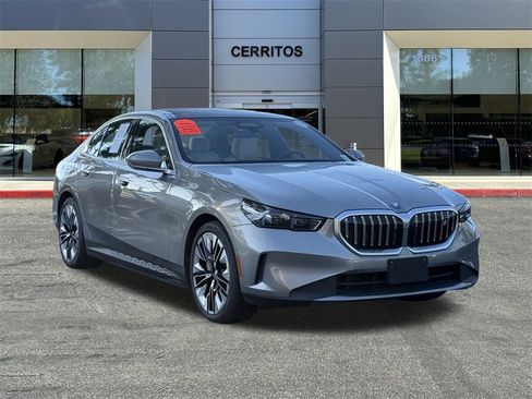 Used 2025 BMW i5 xDrive40 w/ Premium Package image 4