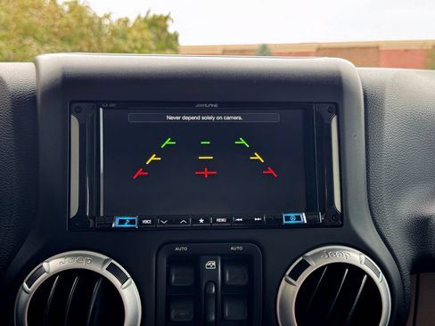 Used 2012 Jeep Wrangler Unlimited Sahara w/ Connectivity Group AWD/4WD image 28