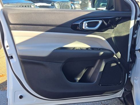 Used 2022 Jeep Compass Limited image 19