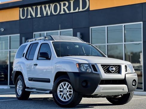 Used 2015 Nissan Xterra S image 3