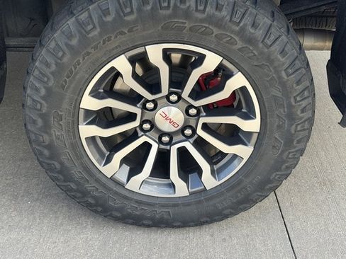 Used 2019 GMC Sierra 1500 AT4 w/ Off Road Performance Package AWD/4WD image 10