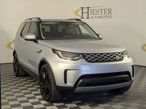 Used 2023 Land Rover Discovery S image 2