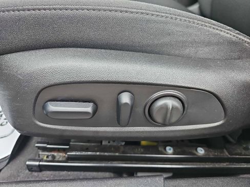 Used 2017 Chevrolet Malibu LT image 40