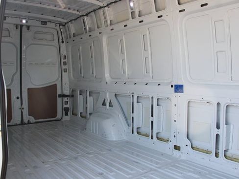 Used 2016 Mercedes-Benz Sprinter 2500 image 14