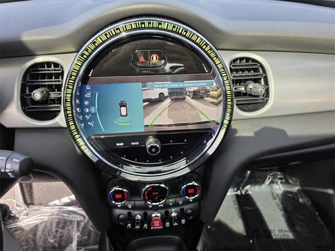 Used 2023 MINI Cooper 4-Door Hardtop image 23