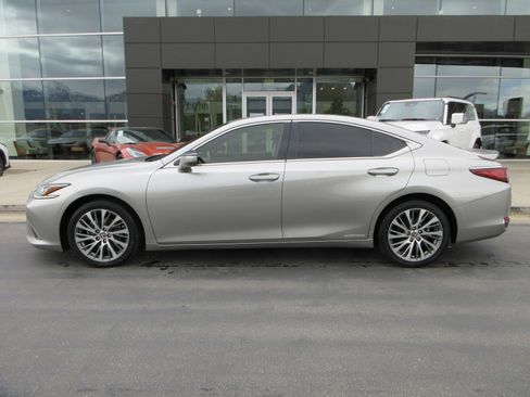 Used 2019 Lexus ES 300h w/ Premium Package FWD image 3
