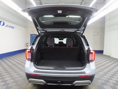 Used 2025 Ford Explorer Platinum image 35