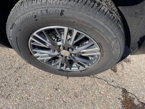 Used 2024 Chevrolet Traverse LT w/ Enhanced Driving Package image 10