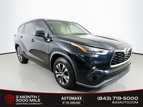 Used 2023 Toyota Highlander XLE image 1