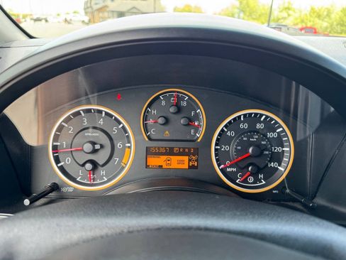 Used 2013 Nissan Titan SL AWD/4WD image 20