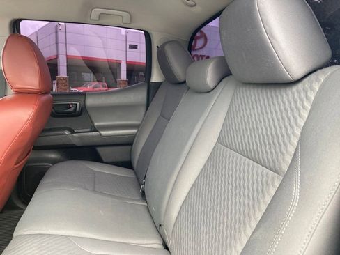 Used 2022 Toyota Tacoma SR AWD/4WD image 10