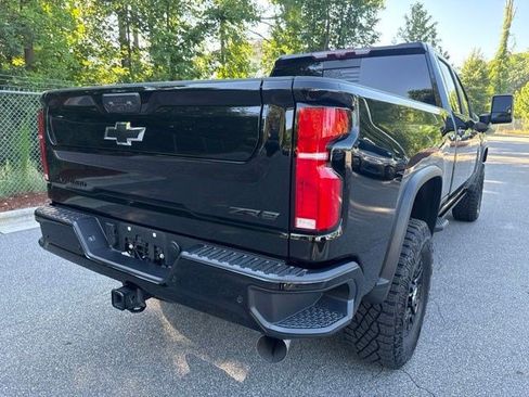 Used 2025 Chevrolet Silverado 2500 ZR2 w/ Technology Package AWD/4WD image 5