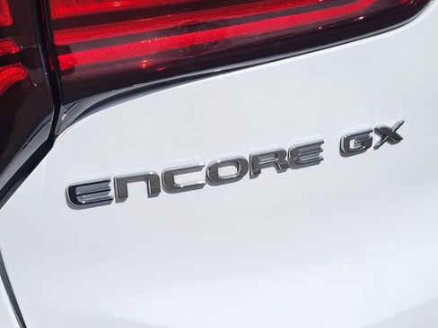 Used 2024 Buick Encore GX Sport Touring FWD image 8
