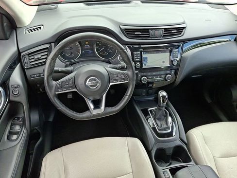 Used 2018 Nissan Rogue Sport SV w/ SV Technology Package AWD/4WD image 2