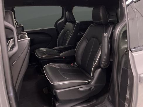 Used 2020 Chrysler Pacifica Limited w/ Advanced Safetytec Group image 30