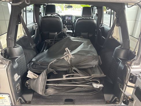 Used 2018 Jeep Wrangler Unlimited Sahara image 21