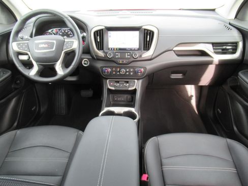 Used 2024 GMC Terrain Denali w/ Denali Premium Package AWD/4WD image 12