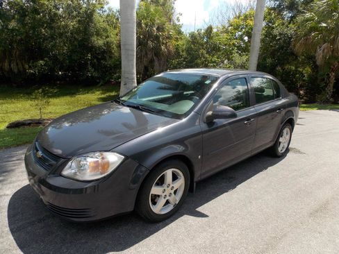 Used 2009 Chevrolet Cobalt LT w/ Preferred Equipment Group FWD image 3