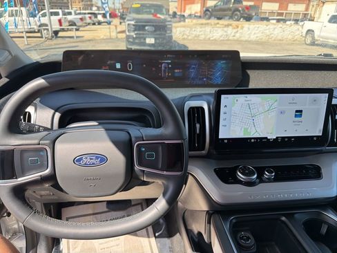 Used 2025 Ford Expedition Active image 8