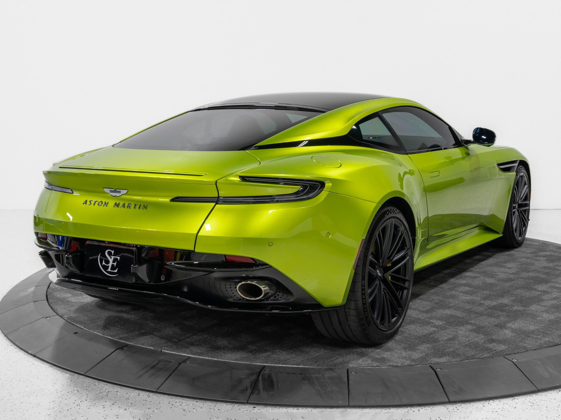 Used 2024 Aston Martin DB12 Coupe RWD image 8