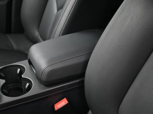 Certified 2026 Porsche Macan image 21