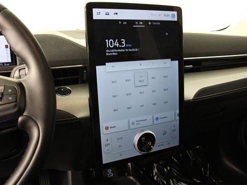 Used 2023 Ford Mustang Mach-E Select image 9