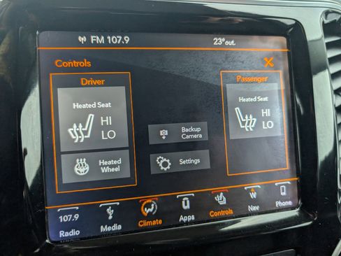 Used 2019 Jeep Cherokee Limited image 22