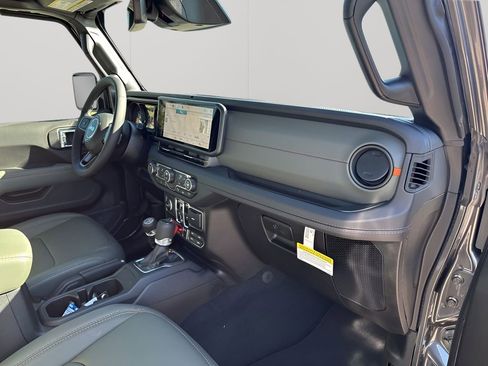 New 2026 Jeep Gladiator Mojave image 14