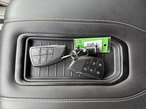 Used 2024 GMC Yukon AT4 AWD/4WD image 35