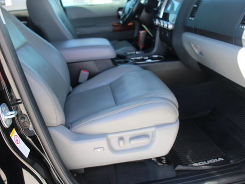 Used 2020 Toyota Sequoia Platinum AWD/4WD image 25