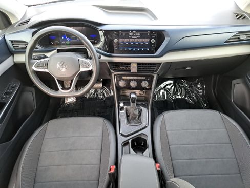 Certified 2023 Volkswagen Taos SE image 9