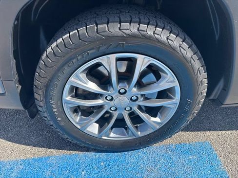 Used 2020 Jeep Cherokee Latitude Plus FWD image 9