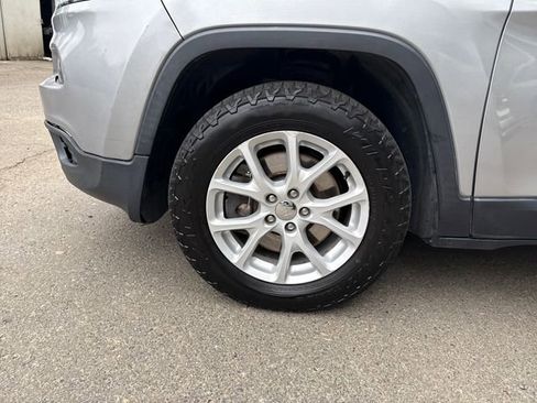 Used 2017 Jeep Cherokee Sport AWD/4WD image 25